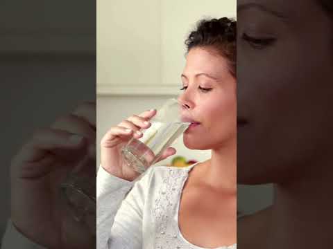 Cách xử lý táo bón và đầy bụng ngày Tết an toàn cho mẹ bầu.