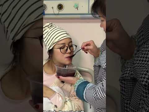 Sau sinh chỉ được chọn một người chăm sóc, mẹ sẽ chọn ai?