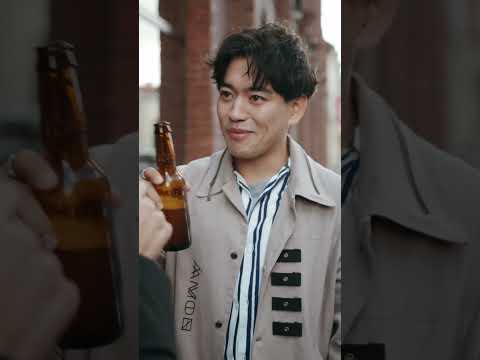 Ai là người nên bế bé đầu tiên khi rời phòng sinh.